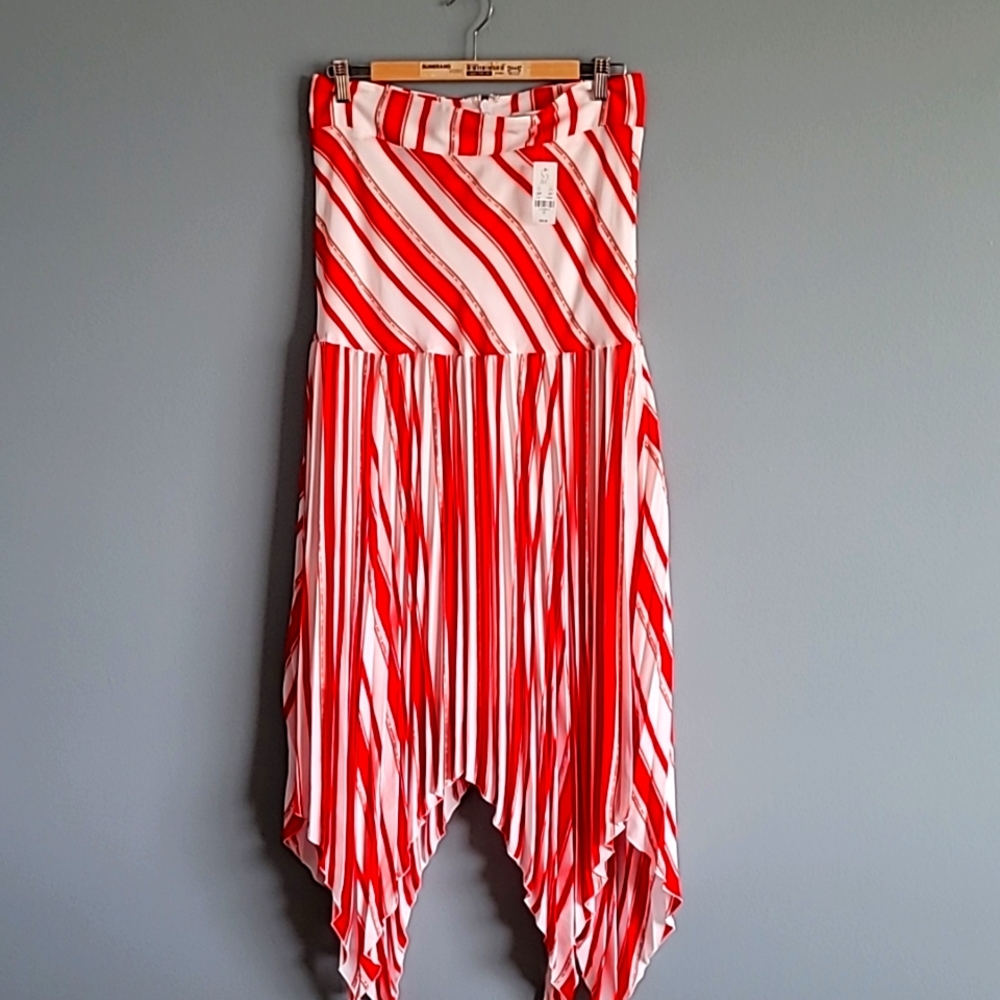 Red/white Size 10 full length skirt from New York and Company